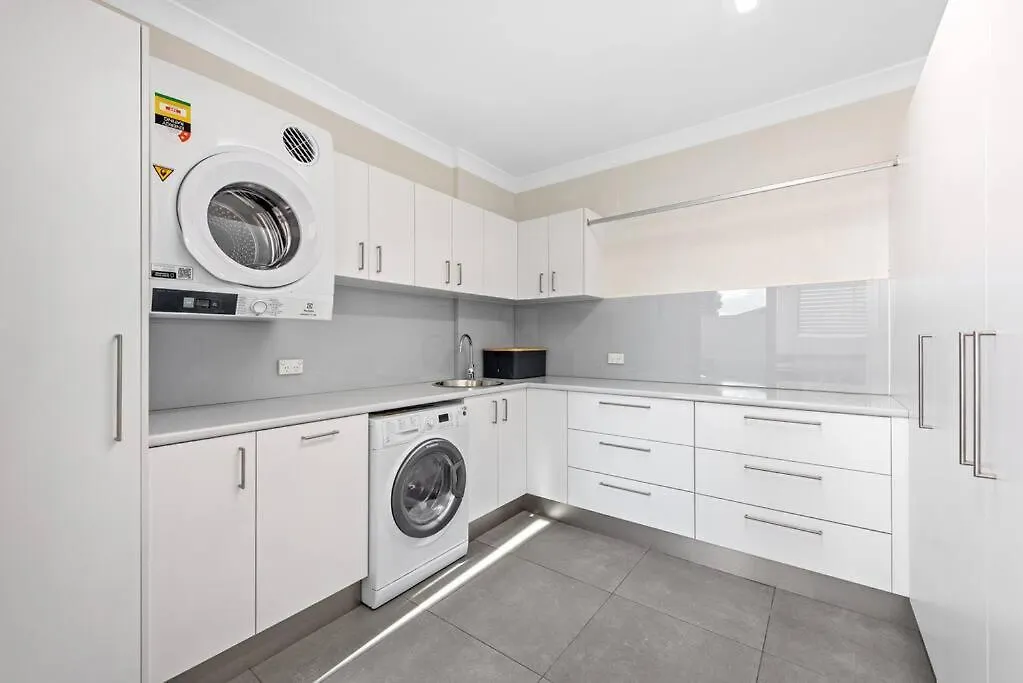 Blissful Bulimba ~ 3Bed/2.5Bath/1Car ~ Townhouse Villa Brisbane